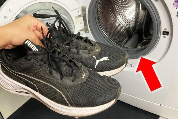 Professional Shoe Dry Cleaning Services with Home Pickup & Delivery